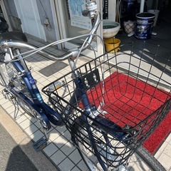 マットブルーの26インチ のママチャリ