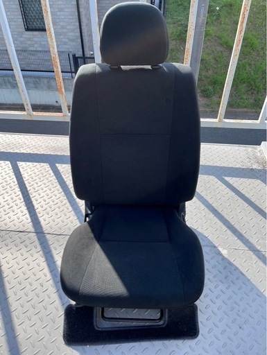 お値下げしました！ ハイエース 助手席側シート　\n