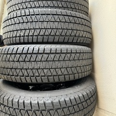 スタッドレスタイヤ　215/70R/16 100Q PCD114.3　5穴 在庫有 送料無料 スタッドレスタイヤ 4本セット 215/70R16 100Q 16