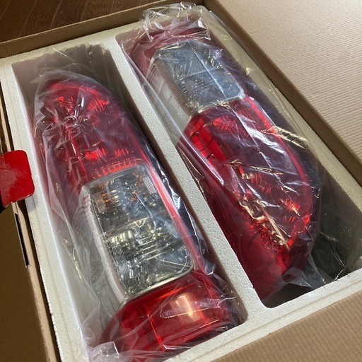 ハイエース6型GDH ナロー純正テールランプ