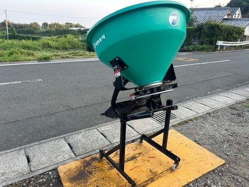 タカキタ ブロードキャスター　BC2050 肥料散布 200L トラクター用作業機 肥料散布機　石灰　キャスター付き 三点リンク Bヒッチ　肥料　トラクター　アタッチメント　農機具
