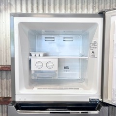 ご成約済み🐶　設置まで‼️ Hisense 大きめ2ドア冷蔵庫 227L✨ ダークシルバー⛓️