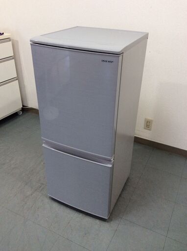 （10/10受渡済）JT9599【SHARP/シャープ 2ドア冷蔵庫】美品 2020年製 SJ-D14F-S 家電 キッチン 冷蔵冷凍庫 右開き 137L つけかえどっちもドア