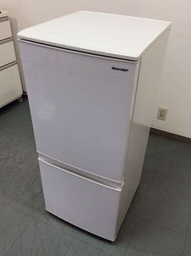 JT9601【SHARP/シャープ 2ドア冷蔵庫】美品 2020年製 SJ-D14F-W 家電 キッチン 冷蔵冷凍庫 右開き 137L つけかえどっちもドア