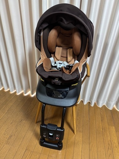 エールべべ クルット　チャイルドシート　回転式