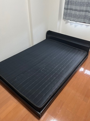 ダブルベッド\n