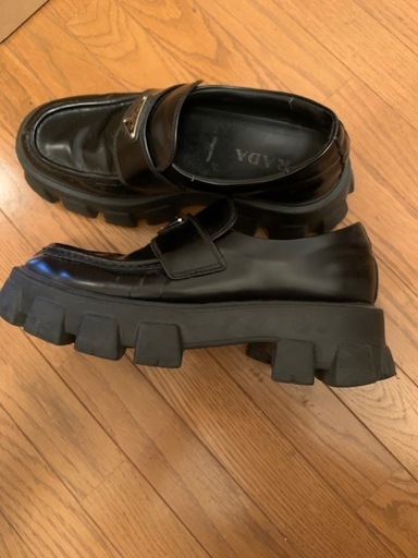 PRADA モノリス　ローファー
