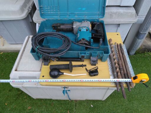 マキタ　Makita　35mmハンマードリル　HR3520  刃5本付き　50-60Hz 1050W  ケース付き　中古