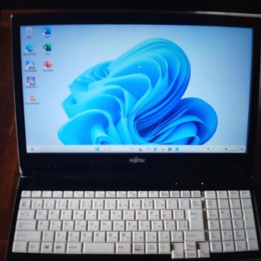 お取引決定しました.爆速SSD256GB！FUJITSU.LIFE.BooK！MicrosoftOffice2021最新版！高性能スペック！大画面！