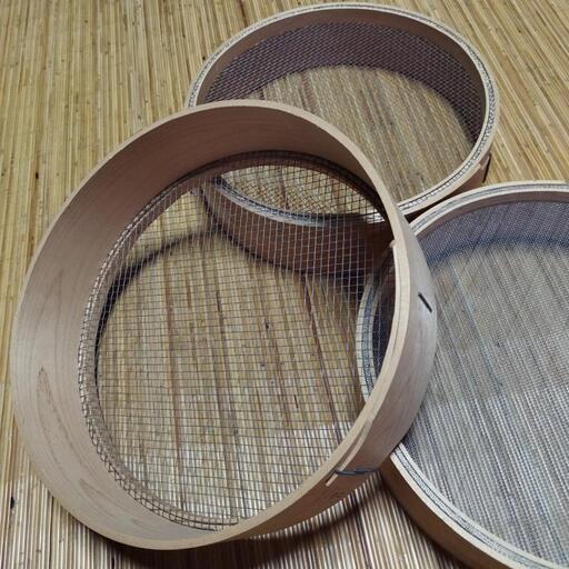 木製で金属のふるい3種