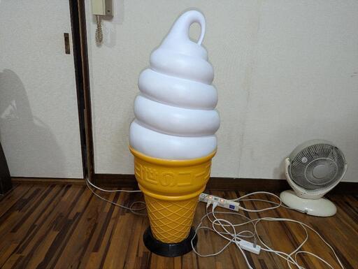 日世ソフトクリーム電照看板、未使用品、高さ98cm