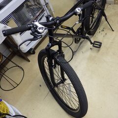 26インチ クロスバイク 6速切替 フロントサスペンション付き ブロックタイヤ 26×2.35 ブラック 防犯登録解除済み
