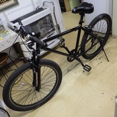 26インチ クロスバイク 6速切替 フロントサスペンション付き ブロックタイヤ 26×2.35 ブラック 防犯登録解除済み
