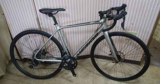 ロードバイク 美品新品同様 メリダ スクルトゥーラ200 ディスク シルバー Sサイズ(165～175㎝)
