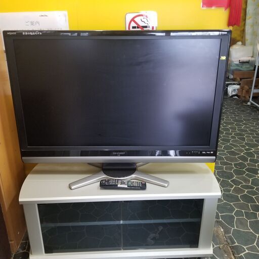 42型シャープ液晶テレビとテレビ台