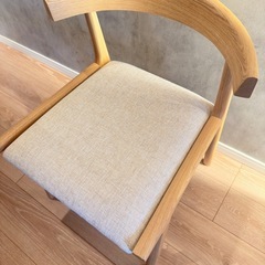 ダイニングテーブルと椅子４脚