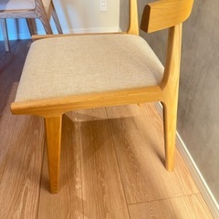 ダイニングテーブルと椅子４脚