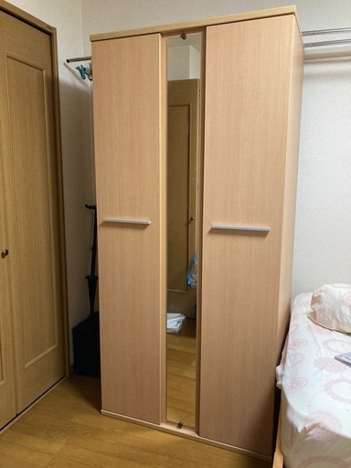 鏡付きワードローブ