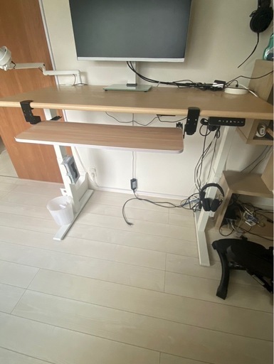 電動昇降式デスク　スタンディング　140×70の広さ　スライダー付き