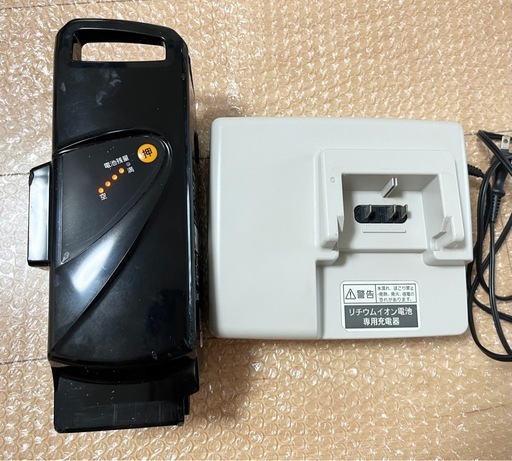 【お取引中】 電動アシスト自転車 バッテリー 充電器 2点セット