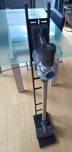 ダイソン スリム　DC62　　掃除機　+充電スタンド