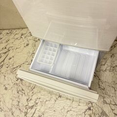  19965  SHARP 一人暮らし2D冷蔵庫 つけかえどっちもドア 2018年製 137L ◆大阪市内・東大阪市他 6,000円以上ご購入で無料配達いたします！◆ ※京都・高槻・枚方方面◆神戸・西宮・尼崎方面◆生駒方面、大阪南部方面　それぞれ条件付き無料配送あり！            