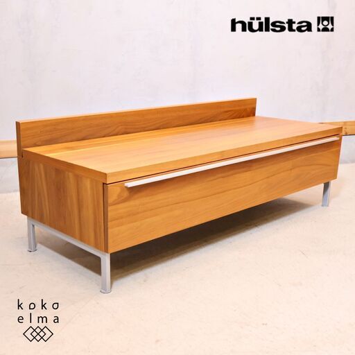 ドイツ発のファニチャーブランド”HULSTA(ヒュルスタ)”よりnow!(ナウ)シリーズのテレビボードです。ウォールナットの美しい杢目のスタイリッシュなシルエットがシックでモダンな佇まいのローボード♪