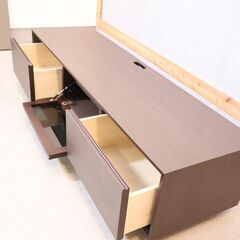 ドイツのメーカーHUKLA(フクラ)社のBLSテレビボードです。シンプルなデザインと落ち着いた色合いがスタイリッシュな印象のモダンなローボードです！収納力も豊富な機能的なAVボード。