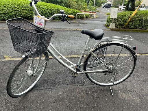 リサイクルショップどりーむ天保山店　No1411　自転車　ママチャリ　シルバー　27インチ　6段ギア付き　LEDオートライト付き　鍵付き　ハンドルロック付き