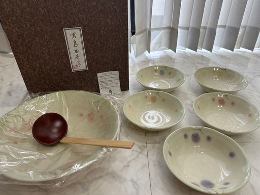 未使用　保管品　君島由希子　煮物椀揃　大皿1枚 小皿5枚 木製スプーン付き 花柄