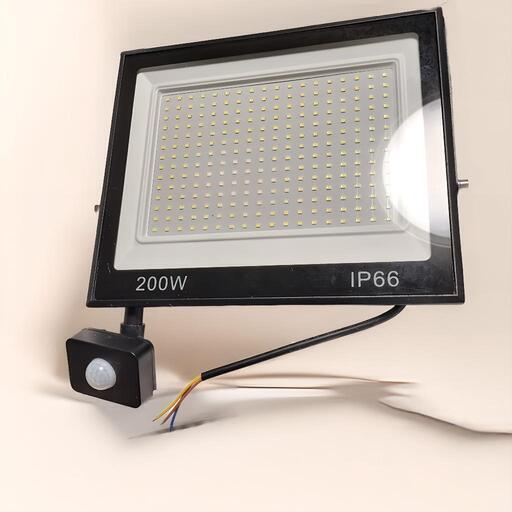 （決まりました）①新品　　２００Ｗ　ＬＥＤ投光器　人感センサー付き