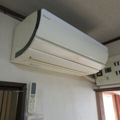 美品【2016年 日立 RAS-A22E】　と　通常品【2013年 ダイキン AN28PRS】　セットにて