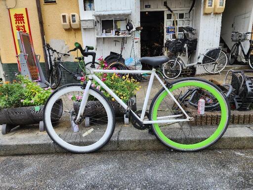 クロスバイク　ＦＩＸＥＤＧＥＡＲ　７００Ｃ　白　配達可能