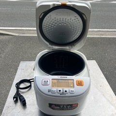 ☆  中古品  象印 炊飯器 1升 極め炊き マイコンタイプ 高火力 黒厚釜 保温24時間 ホワイト NL-DS18-WA  ☆