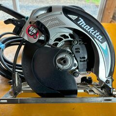 マキタ電子マルノコ 5638CBA 165mm 美品　(集塵機接続ダストノズル、マルノコガイド付) マキタ電子マルノコ 5638CBA 165mm 美品 (集塵機接続ダストノズル