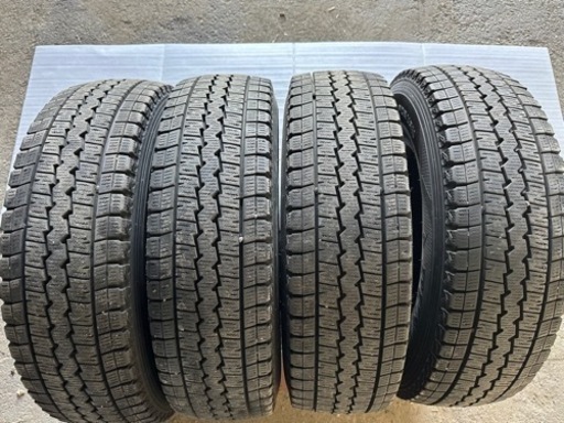 07》デリカスペースギア 225/80R15 冬タイヤ 4本セット