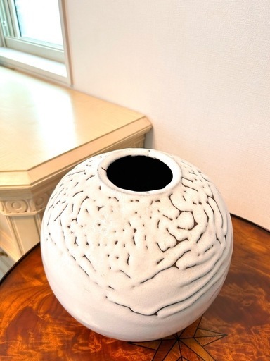 ７、丸型花瓶　壺　フラワースタンド　インテリア　小物　焼物