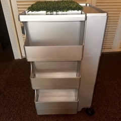 【美品】ボビーワゴン 3段3トレイ 廃盤メタリックカラー＋シャギーマット