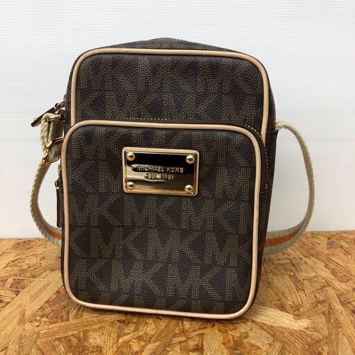 【700】ショルダーバッグ MICHAEL KORS ブラウン （W16cm×H22cm×D9.5cm）