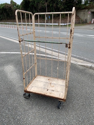☆中古品 カゴ台車 4輪駆動 \n8400×645×1700 物流 倉庫 倉庫作業 運搬機☆