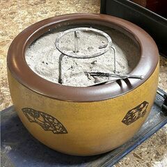 火鉢 金属製 直径34×高さ22㎝ 五徳 火箸 ひばち 灰なしレトロ