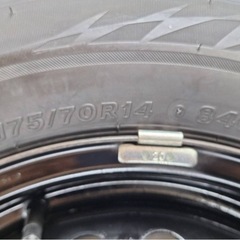 値下げしました。　175/70-14ブリザック　VRX2スチールホイール、ホイールキャップ付き