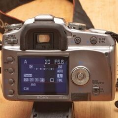 SONY α100 DSLR-A100 単焦点、小三元ズームレンズ、高倍率ズームレンズなど計4本 ガイドブック