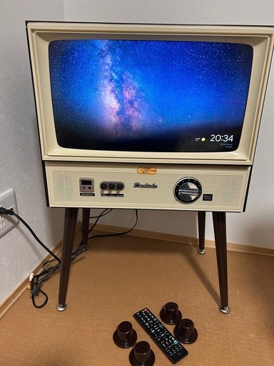 レトロな外観の液晶テレビ　現在メーカー販売終了の品です。