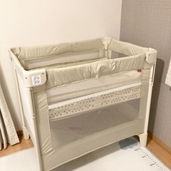 超美品　アップリカ　ココネルエアー　ベビーベッド　折り畳み 美品】アップリカ ココネルエアー ベビーベッド 折りたたみ コンパクト