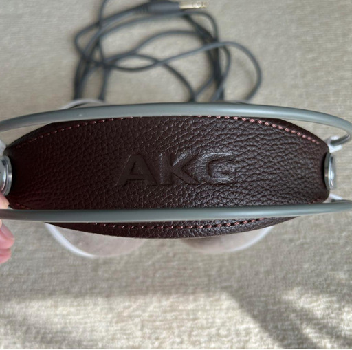 美品】AKG K701 WHITEヘッドフォン ☆美品 中古☆AKG 開放型ヘッドホン
