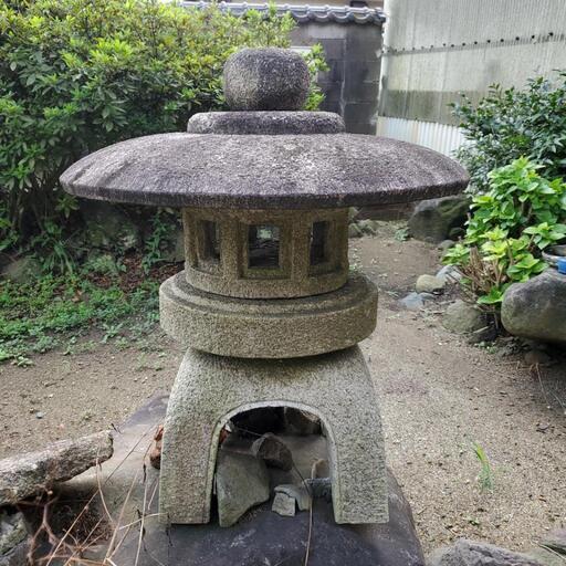 石の灯ろう