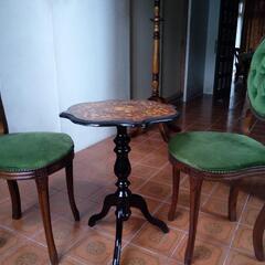 アンティーク　テーブルと椅子