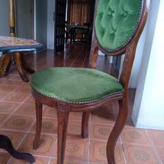 アンティーク　テーブルと椅子