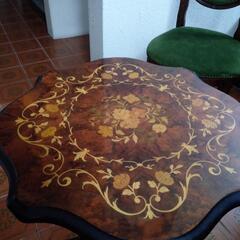 アンティーク　テーブルと椅子